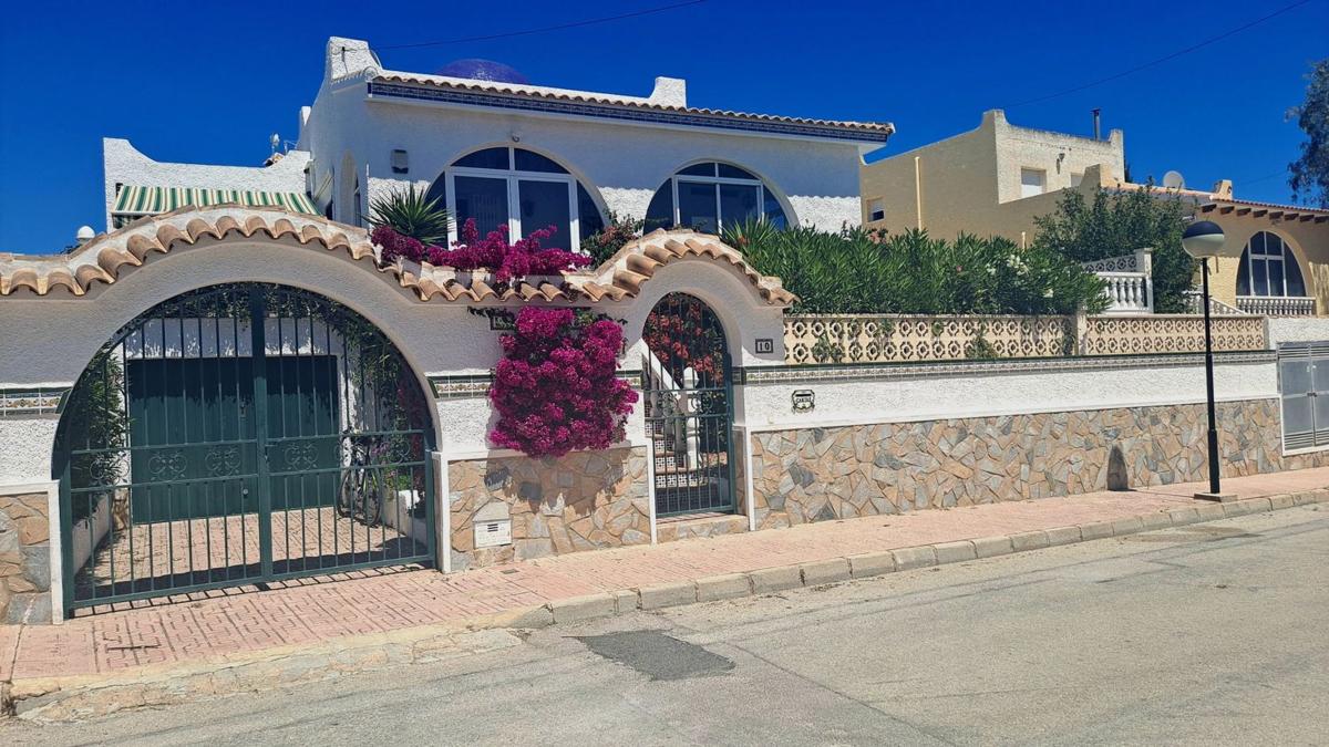 Продажа отдельного шале в  Casa o chalet independiente en Dos Hermanas Blue Lagoon, Blue Lagoon - Galán, San Miguel de Salinas, Сан-Мигель-де-Салинас photo 3
