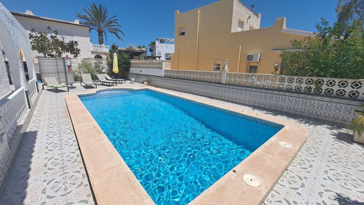 Продажа отдельного шале в  Casa o chalet independiente en Dos Hermanas Blue Lagoon, Blue Lagoon - Galán, San Miguel de Salinas, Сан-Мигель-де-Салинас photo 5