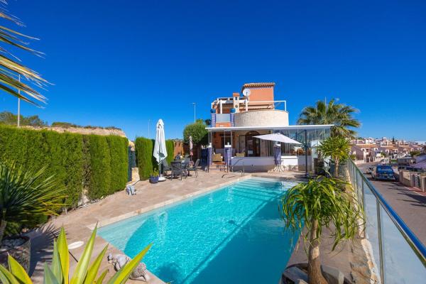 Четырехквартирный дом на продажу на Chalet adosado en Aguirre Lo-ciudad Comunic, 5, La Cañada - Los Alcores, San Miguel de Salinas , Сан-Мигель-де-Салинас photo 1