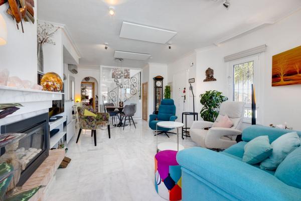 Четырехквартирный дом на продажу на Chalet adosado en Aguirre Lo-ciudad Comunic, 5, La Cañada - Los Alcores, San Miguel de Salinas , Сан-Мигель-де-Салинас thumbnail 2