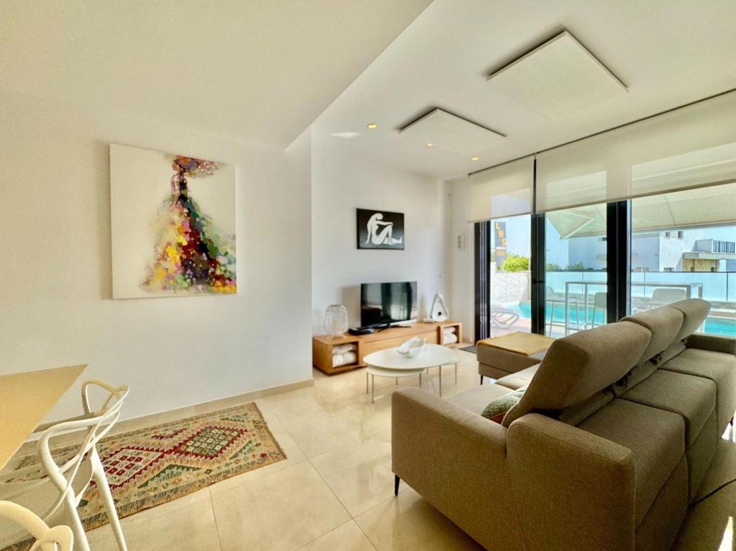 Продажа отдельного шале в  Casa o chalet independiente en Calle Miguel Hernández, Centro, San Miguel de Salinas, Сан-Мигель-де-Салинас photo 4