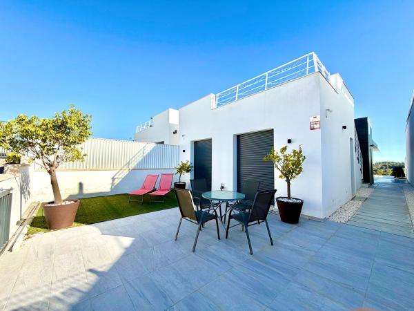 Chalet wolnostojący na sprzedaż w  Casa o chalet independiente en Aguirre Lo-ciudad Comunic, 28, La Cañada - Los Alcores, San Miguel de Salinas, San Miguel de Salinas photo 3