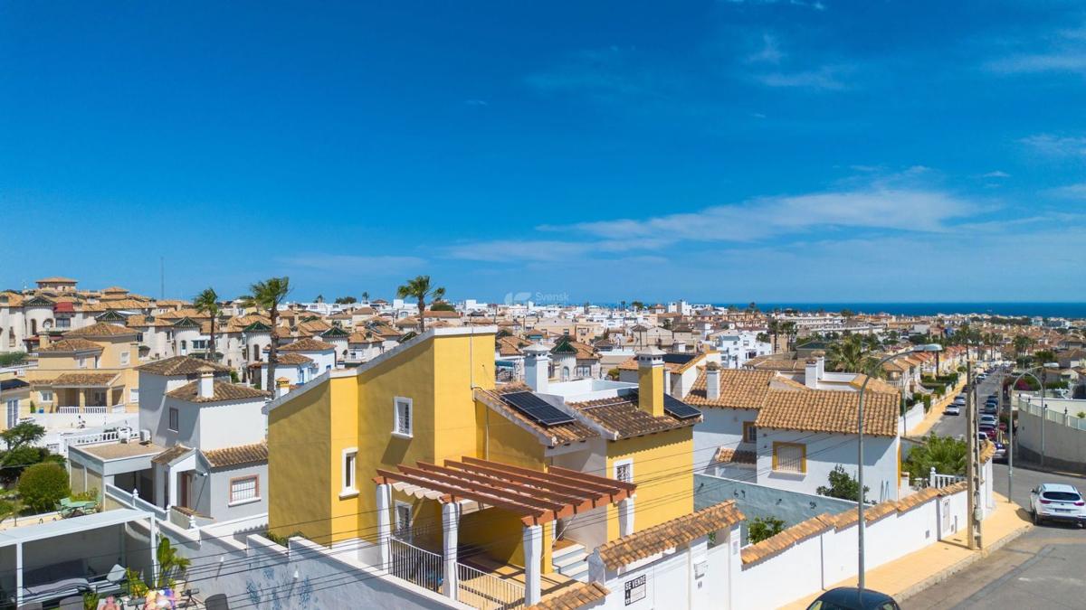 Продажа отдельного шале в Casa o chalet independiente en Calle Marbella, 68, Blue Lagoon - Galán, San Miguel de Salinas, Сан-Мигель-де-Салинас photo 1