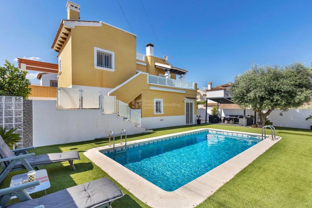 Продажа отдельного шале в Casa o chalet independiente en Calle Marbella, 68, Blue Lagoon - Galán, San Miguel de Salinas, Сан-Мигель-де-Салинас photo 2