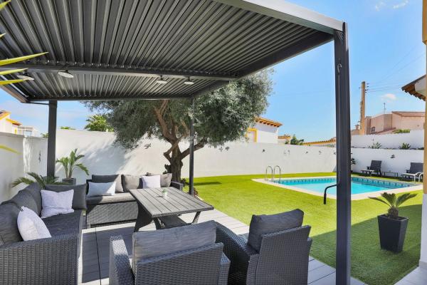 Частный шале на продаже в  Casa o chalet independiente en Calle Marbella, 68, Blue Lagoon - Galán, San Miguel de Salinas, Сан-Мигель-де-Салинас photo 3