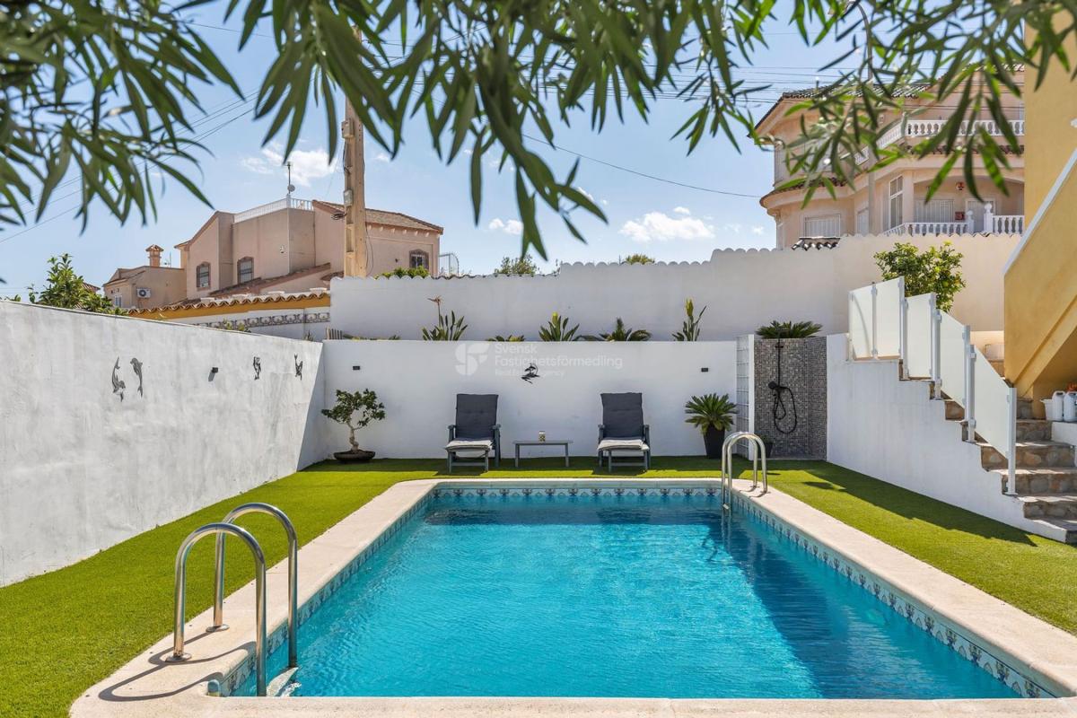 Продажа отдельного шале в Casa o chalet independiente en Calle Marbella, 68, Blue Lagoon - Galán, San Miguel de Salinas, Сан-Мигель-де-Салинас photo 5