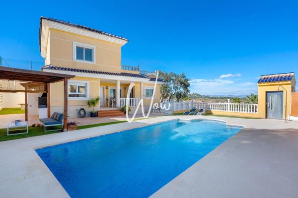 Chalet wolnostojący na sprzedaż w  Casa o chalet independiente en Noruega-ciudad Comunicaci, 25, Ciudad de las Comunicaciones, San Miguel de Salinas, San Miguel de Salinas photo 1
