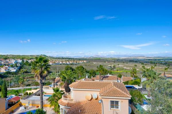 Chalet wolnostojący na sprzedaż w  Casa o chalet independiente en Calle Oslo, Ciudad de las Comunicaciones, San Miguel de Salinas, San Miguel de Salinas photo 3