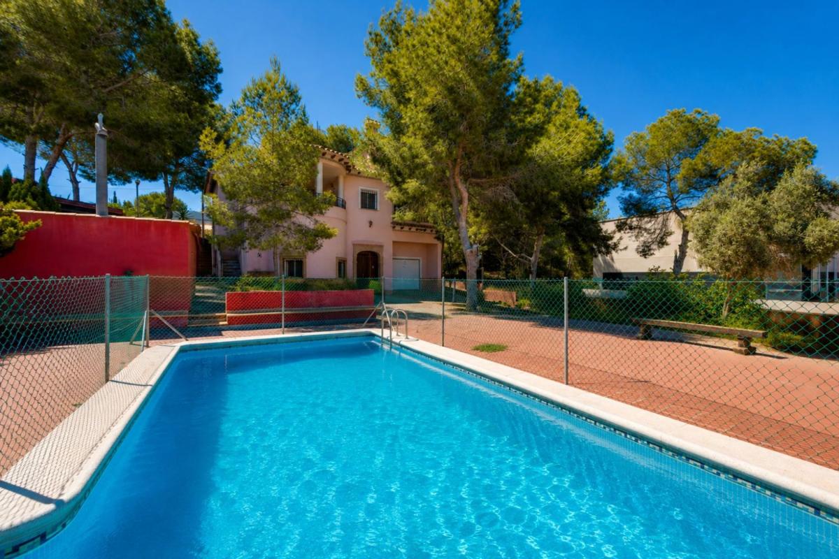 Продажа отдельного шале в Casa o chalet independiente en Calle Estocolmo, Ciudad de las Comunicaciones, San Miguel de Salinas, Сан-Мигель-де-Салинас photo 2