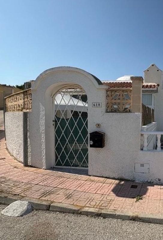 Sale of independent chalet in Casa o chalet independiente en Centro, San Miguel de Salinas, San Miguel de Salinas
photo 1
