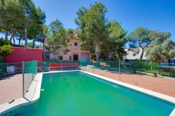 Частный шале на продаже в  Casa o chalet independiente en Calle Estocolmo, Ciudad de las Comunicaciones, San Miguel de Salinas, Сан-Мигель-де-Салинас photo 1