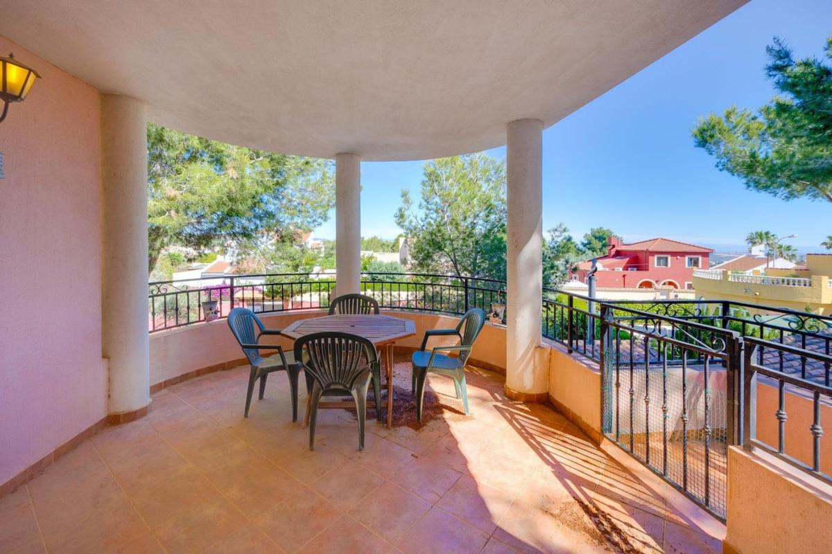 Продажа отдельного шале в  Casa o chalet independiente en Calle Estocolmo, Ciudad de las Comunicaciones, San Miguel de Salinas, Сан-Мигель-де-Салинас photo 4