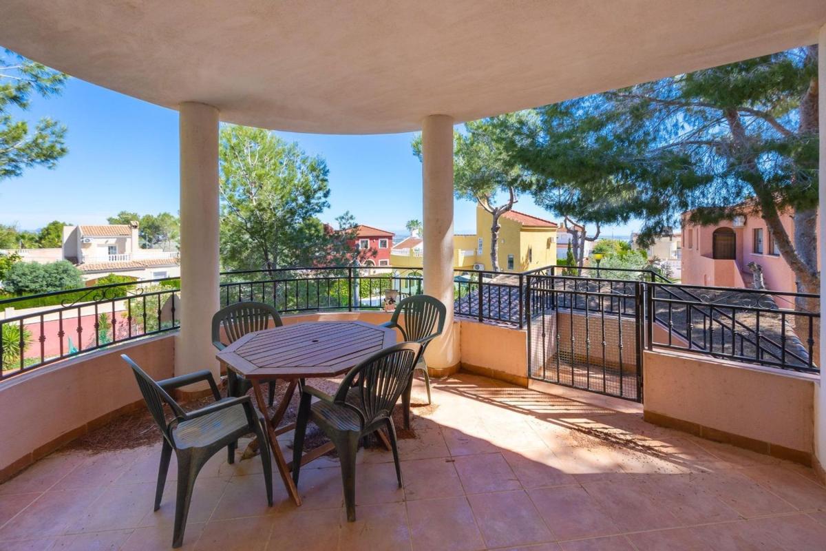 Продажа отдельного шале в  Casa o chalet independiente en Calle Estocolmo, Ciudad de las Comunicaciones, San Miguel de Salinas, Сан-Мигель-де-Салинас photo 5