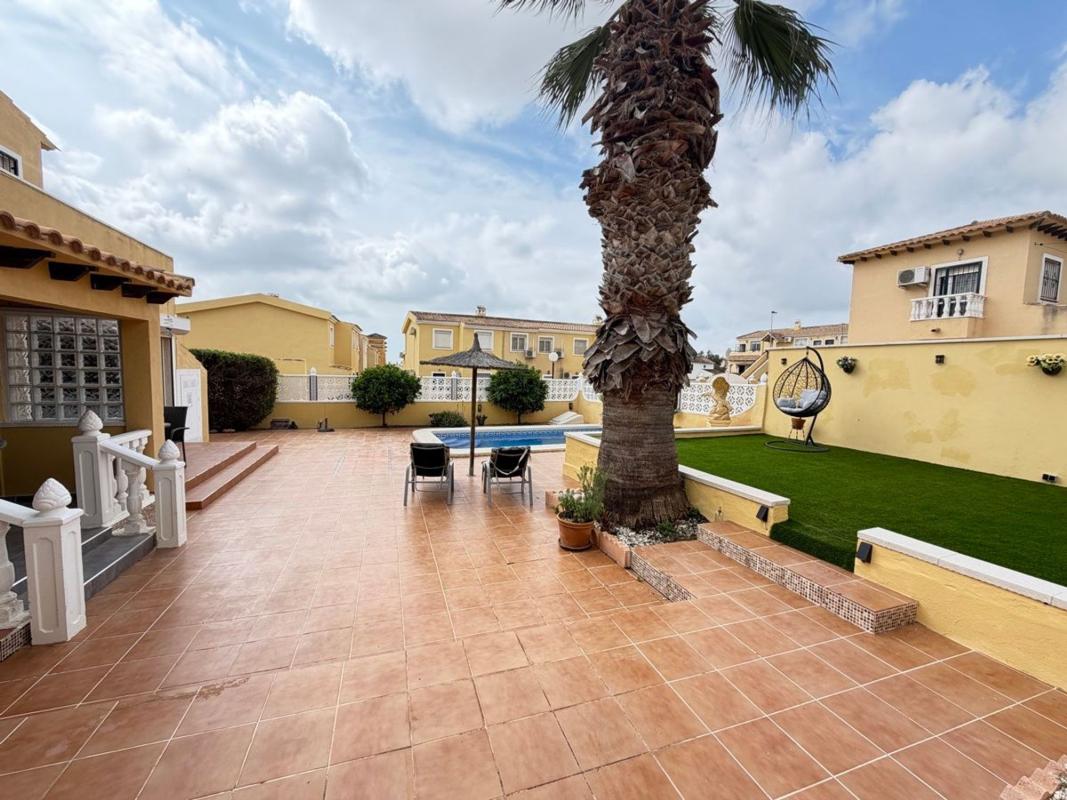 Продажа отдельного шале в  Casa o chalet independiente en Blue Lagoon - Galán, San Miguel de Salinas, Сан-Мигель-де-Салинас photo 2