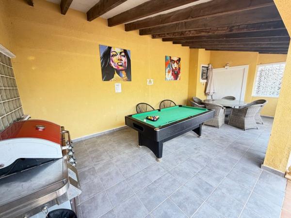 Частный шале на продаже в  Casa o chalet independiente en Blue Lagoon - Galán, San Miguel de Salinas, Сан-Мигель-де-Салинас photo 4