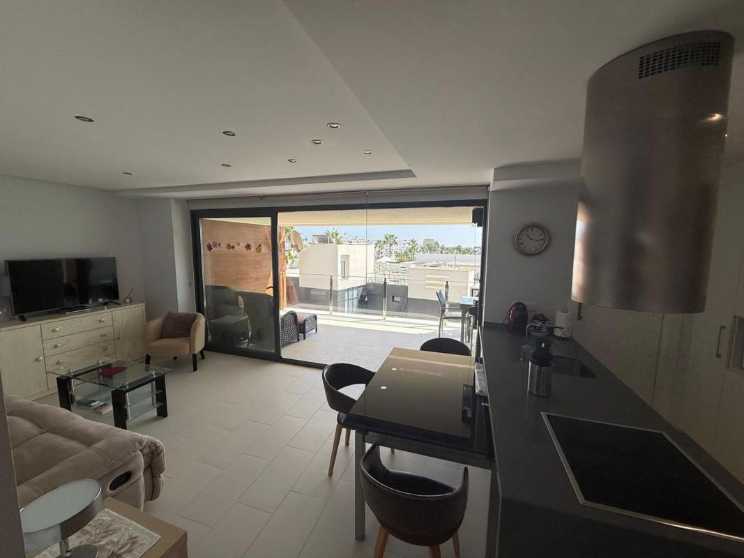 Продажа отдельного шале в Chalet pareado en Calais, 59, Centro, San Miguel de Salinas, Сан-Мигель-де-Салинас photo 4