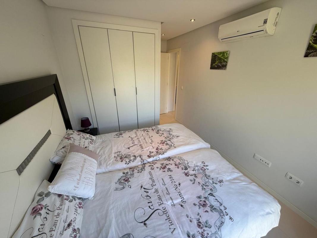 Продажа отдельного шале в Chalet pareado en Calais, 59, Centro, San Miguel de Salinas, Сан-Мигель-де-Салинас photo 5