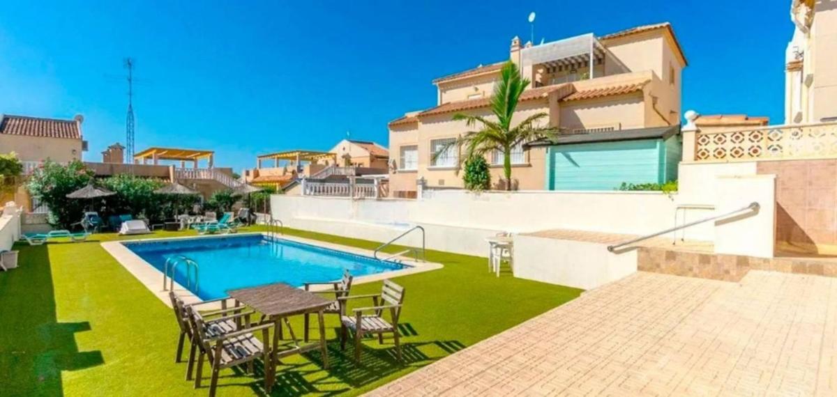 Продажа отдельного шале в  Casa o chalet independiente en Blue Lagoon - Galán, San Miguel de Salinas, Сан-Мигель-де-Салинас photo 2