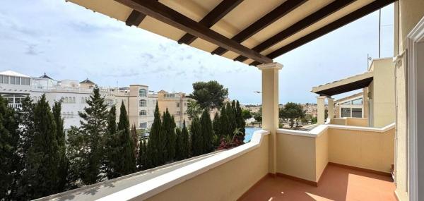 Частный шале на продаже в  Casa o chalet independiente en Blue Lagoon - Galán, San Miguel de Salinas, Сан-Мигель-де-Салинас photo 3