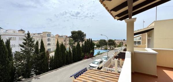 Частный шале на продаже в  Casa o chalet independiente en Blue Lagoon - Galán, San Miguel de Salinas, Сан-Мигель-де-Салинас photo 4
