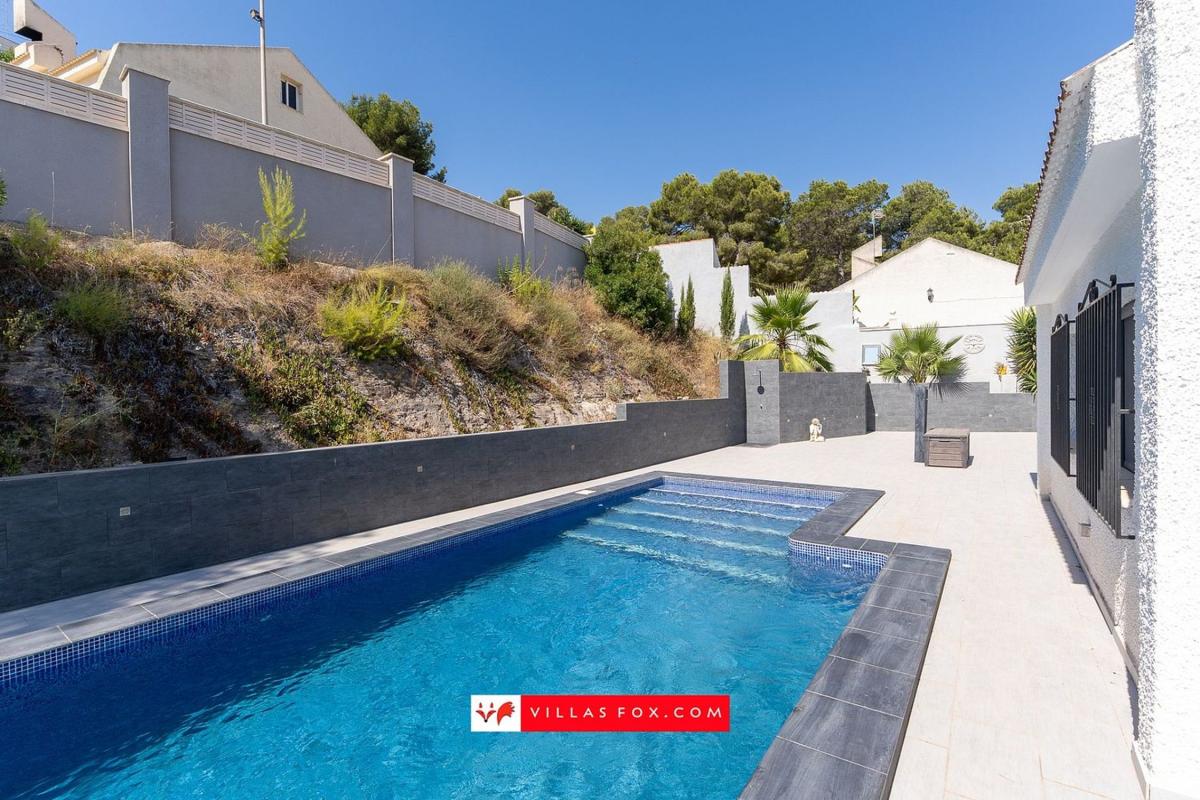Продажа отдельного шале в  Casa o chalet independiente en Calle Huesca, Ciudad de las Comunicaciones, San Miguel de Salinas, Сан-Мигель-де-Салинас photo 2