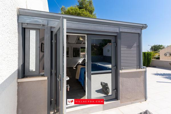 Частный шале на продаже в  Casa o chalet independiente en Calle Huesca, Ciudad de las Comunicaciones, San Miguel de Salinas, Сан-Мигель-де-Салинас photo 3