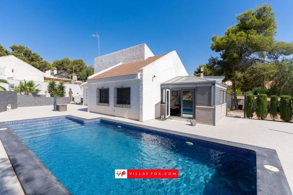 Частный шале на продаже в  Casa o chalet independiente en Calle Huesca, Ciudad de las Comunicaciones, San Miguel de Salinas, Сан-Мигель-де-Салинас photo 4