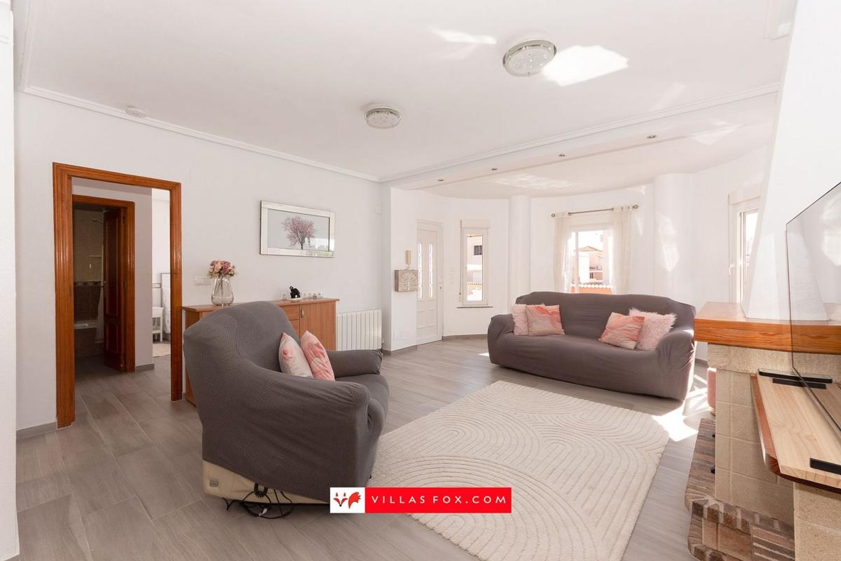 Продажа отдельного шале в  Casa o chalet independiente en Calle Rio Túria, Centro, San Miguel de Salinas, Сан-Мигель-де-Салинас photo 3