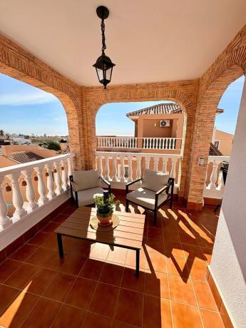 Частный шале на продаже в  Casa o chalet en Blue Lagoon - Galán, San Miguel de Salinas, Сан-Мигель-де-Салинас photo 3