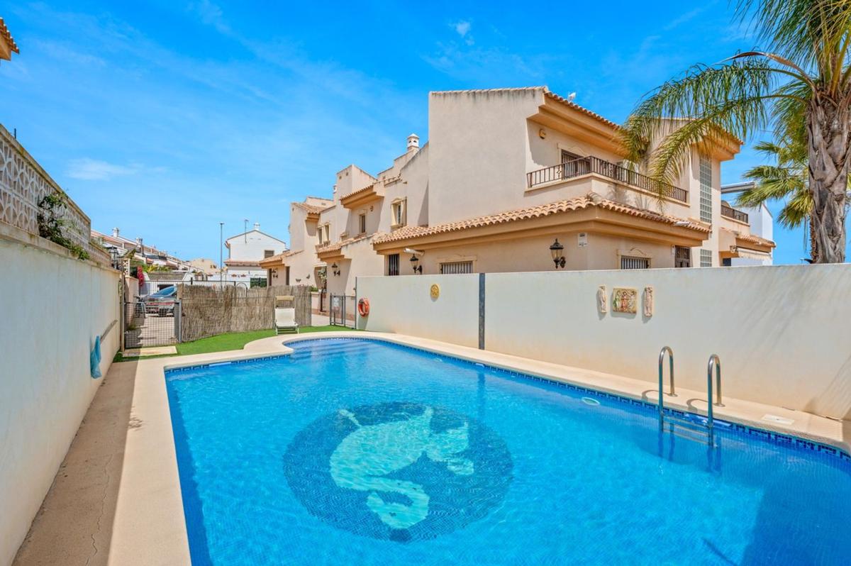 Venta de chalet independiente en Chalet pareado en Calle la Castellana, 1, La Cañada - Los Alcores, San Miguel de Salinas, San Miguel de Salinas
photo 1