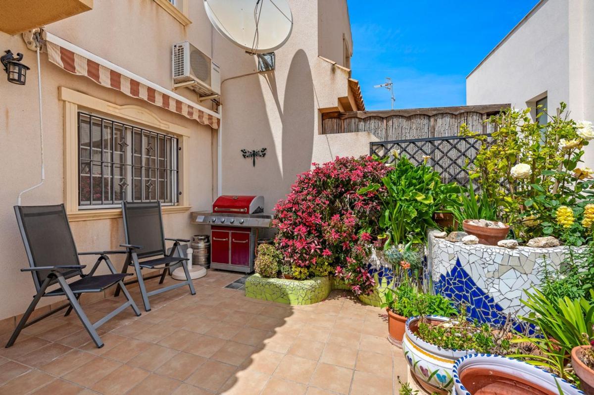 Venta de chalet independiente en Chalet pareado en Calle la Castellana, 1, La Cañada - Los Alcores, San Miguel de Salinas, San Miguel de Salinas
photo 2