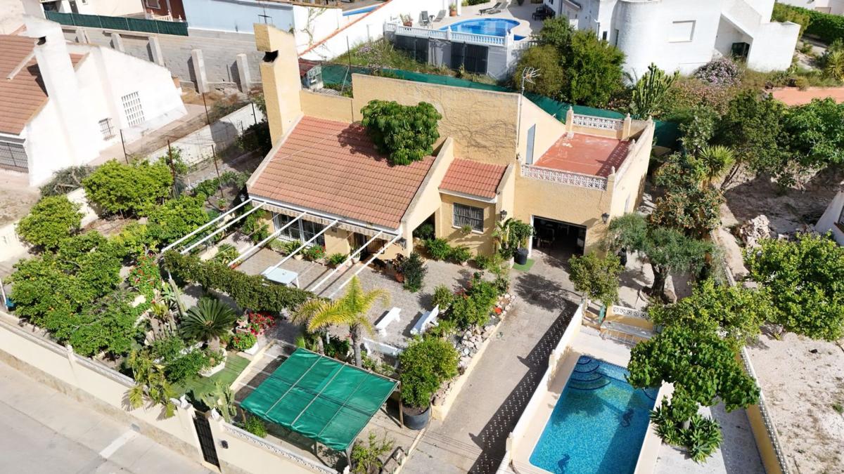 Продажа отдельного шале в Casa o chalet independiente en Calle Huesca s/n, Ciudad de las Comunicaciones, San Miguel de Salinas, Сан-Мигель-де-Салинас photo 2