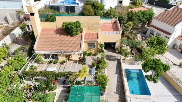Частный шале на продаже в  Casa o chalet independiente en Calle Huesca s/n, Ciudad de las Comunicaciones, San Miguel de Salinas, Сан-Мигель-де-Салинас photo 3