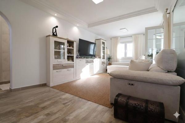 Частный шале на продаже в  Casa o chalet independiente en Blue Lagoon - Galán, San Miguel de Salinas, Сан-Мигель-де-Салинас photo 3