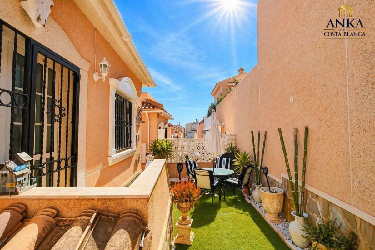 Продажа отдельного шале в Casa o chalet independiente en Astorga-filipinas, 10, Blue Lagoon - Galán, San Miguel de Salinas, Сан-Мигель-де-Салинас photo 2