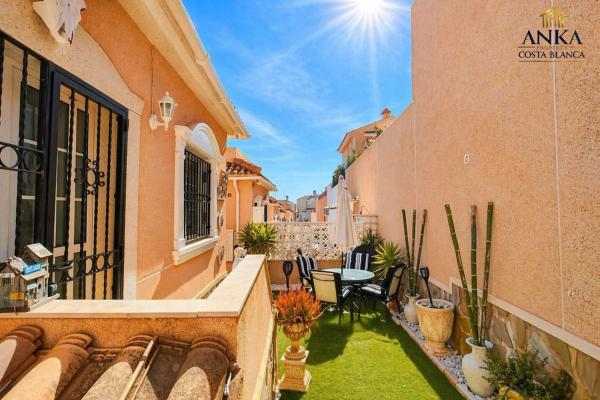 Частный шале на продаже в Casa o chalet independiente en Astorga-filipinas, 10, Blue Lagoon - Galán, San Miguel de Salinas, Сан-Мигель-де-Салинас thumbnail 2