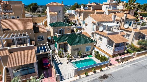 Частный шале на продаже в  Casa o chalet independiente en Calle Marbella, Blue Lagoon - Galán, San Miguel de Salinas, Сан-Мигель-де-Салинас photo 2