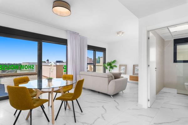 Четырехквартирный дом на продажу на Chalet adosado en Calle los Chirrines, La Cañada - Los Alcores, San Miguel de Salinas , Сан-Мигель-де-Салинас photo 1