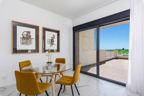 Четырехквартирный дом на продажу на Chalet adosado en Calle los Chirrines, La Cañada - Los Alcores, San Miguel de Salinas , Сан-Мигель-де-Салинас thumbnail 1