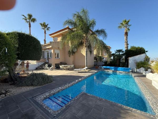 Chalet wolnostojący na sprzedaż w  Casa o chalet independiente en Ciudad de las Comunicaciones, San Miguel de Salinas, San Miguel de Salinas photo 1