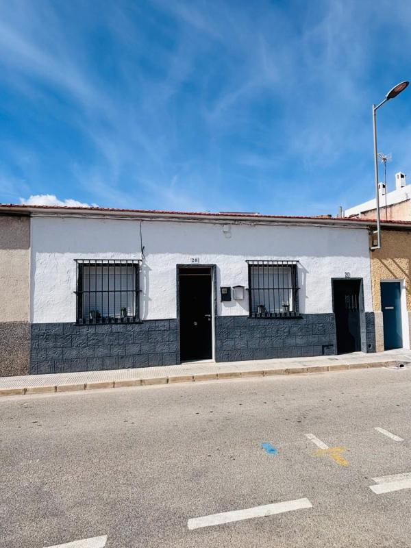 Venta de chalet adosado en Chalet adosado en Calle Pablo Neruda, Centro, San Miguel de Salinas , San Miguel de Salinas photo 1