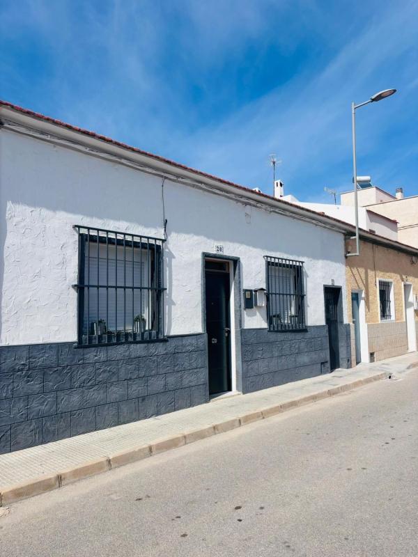 Venta de chalet adosado en Chalet adosado en Calle Pablo Neruda, Centro, San Miguel de Salinas , San Miguel de Salinas photo 2