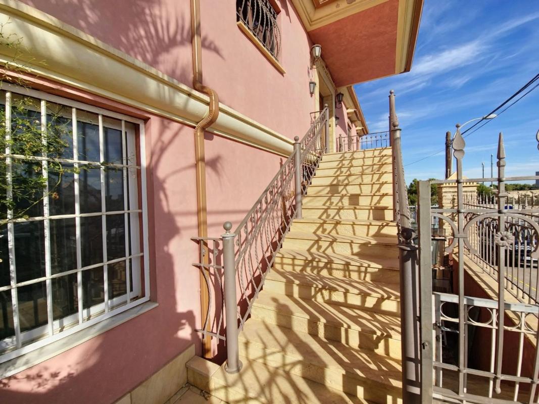 Продажа отдельного шале в Chalet pareado en Centro, San Miguel de Salinas, Сан-Мигель-де-Салинас photo 3