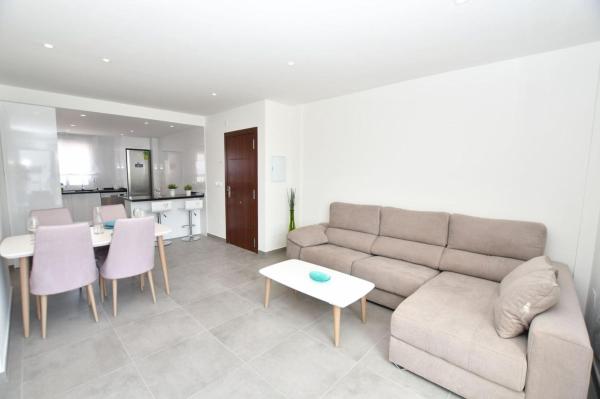 Частный шале на продаже в Casa o chalet independiente en Calle la Capitana, La Cañada - Los Alcores, San Miguel de Salinas, Сан-Мигель-де-Салинас thumbnail 2
