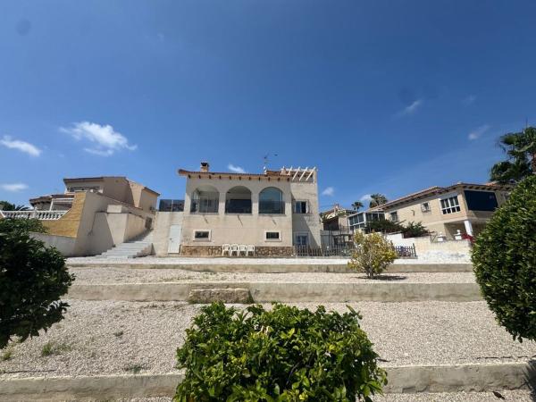 Chalet wolnostojący na sprzedaż w  Casa o chalet independiente en Ciudad de las Comunicaciones, San Miguel de Salinas, San Miguel de Salinas photo 1