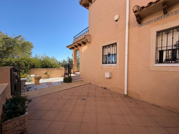 Четырехквартирный дом на продажу на Chalet adosado en Calle Aracena s/n, Blue Lagoon - Galán, San Miguel de Salinas , Сан-Мигель-де-Салинас photo 1