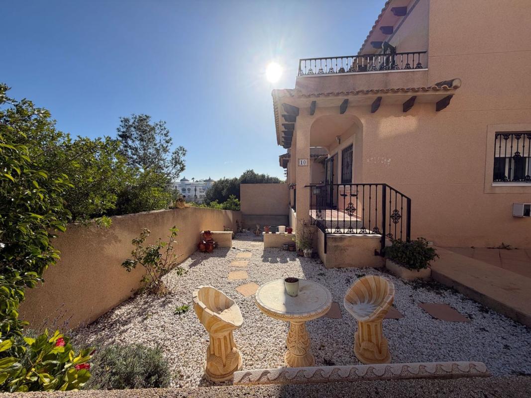 Продажа таунхауса в  Chalet adosado en Calle Aracena s/n, Blue Lagoon - Galán, San Miguel de Salinas , Сан-Мигель-де-Салинас photo 3