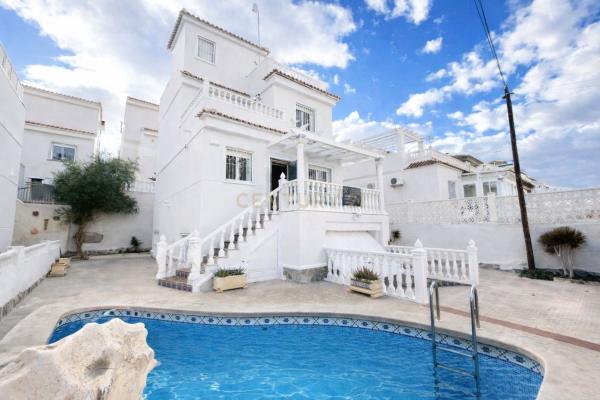 Частный шале на продаже в Casa o chalet independiente en Calle Málaga, 118 b, Blue Lagoon - Galán, San Miguel de Salinas, Сан-Мигель-де-Салинас thumbnail 2
