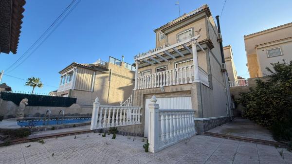 Частный шале на продаже в Casa o chalet independiente en Blue Lagoon - Galán, San Miguel de Salinas, Сан-Мигель-де-Салинас photo 1