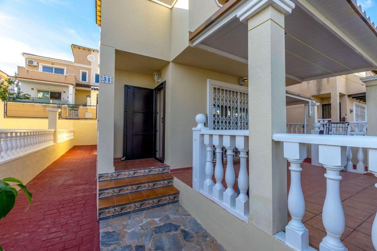 Продажа отдельного шале в  Casa o chalet en Calle el Pedrero, Blue Lagoon - Galán, San Miguel de Salinas, Сан-Мигель-де-Салинас photo 4